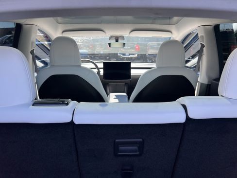 Used 2021 Tesla Model Y Long Range image 16