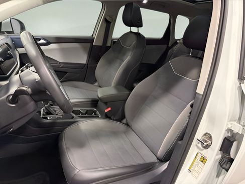 Used 2023 Volkswagen Taos SE w/ Panoramic Sunroof Package FWD image 11
