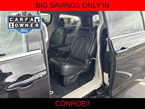 Used 2024 Chrysler Pacifica Touring-L FWD image 23