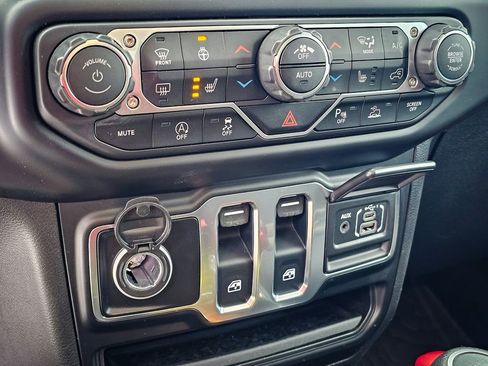 Certified 2022 Jeep Wrangler Willys image 23