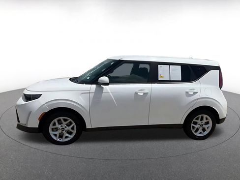 Used 2025 Kia Soul LX w/ LX Technology Package FWD image 6