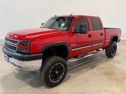 Used 2005 Chevrolet Silverado 2500 LT w/ Heavy-Duty Power Package AWD/4WD image 2