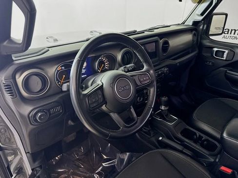 Used 2021 Jeep Wrangler Unlimited Freedom Edition image 9