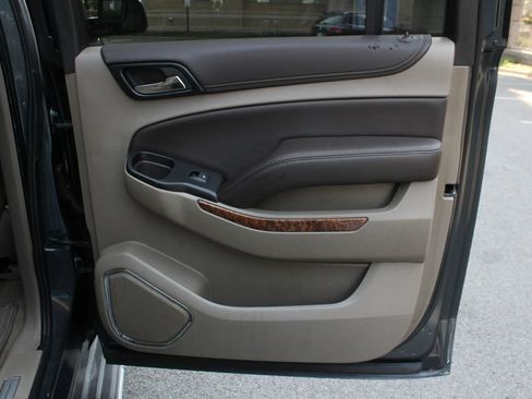 Used 2019 Chevrolet Suburban Premier AWD/4WD image 21