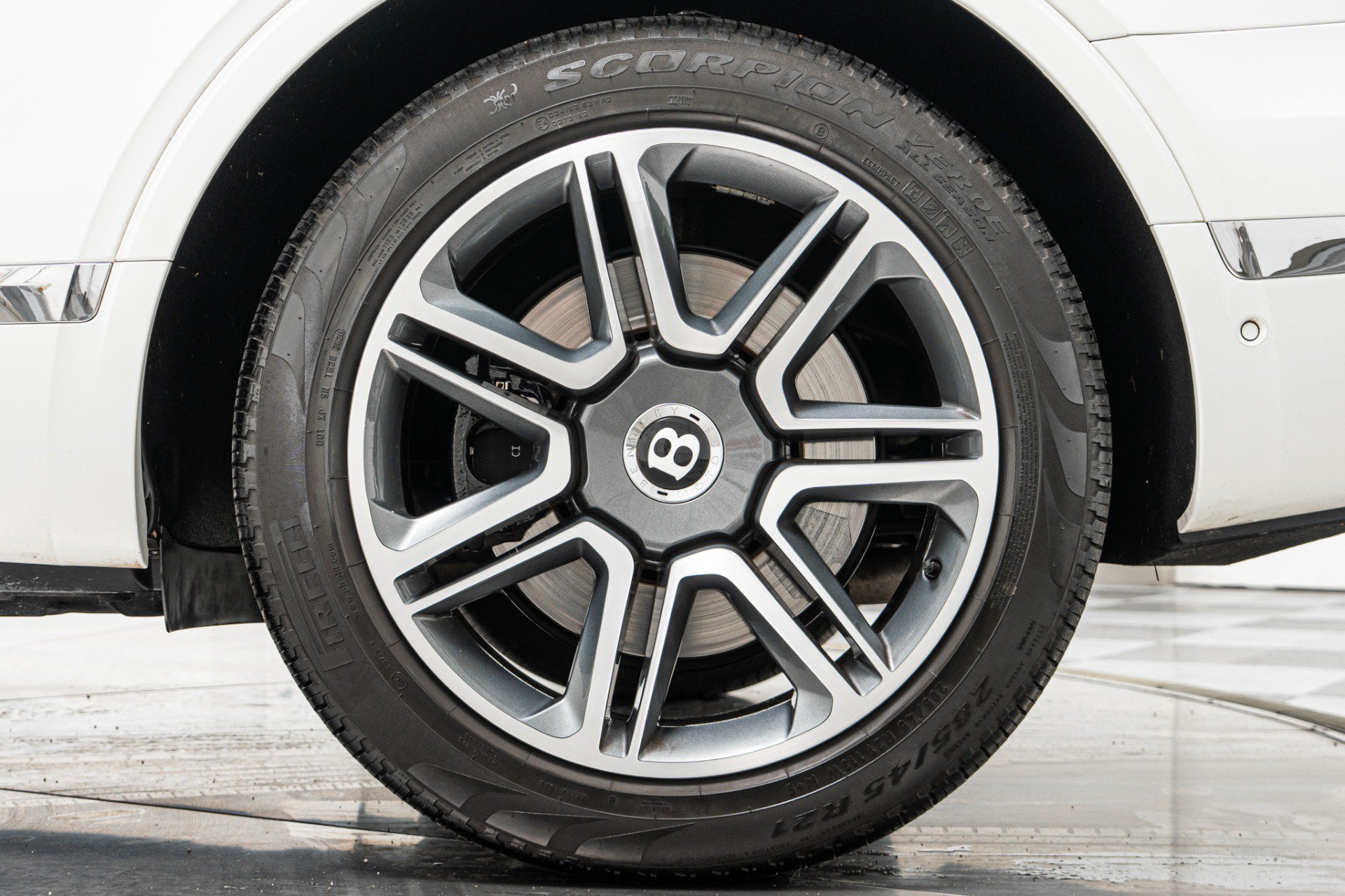 Used 2018 Bentley Bentayga Activity AWD/4WD image 40