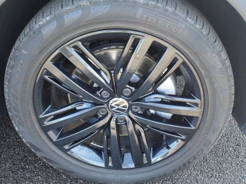 Used 2022 Volkswagen Tiguan SE R-Line FWD image 46