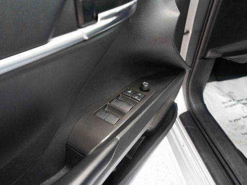 Used 2021 Toyota Camry SE image 7