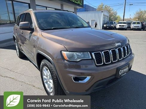 Used 2018 Jeep Grand Cherokee Laredo RWD image 3