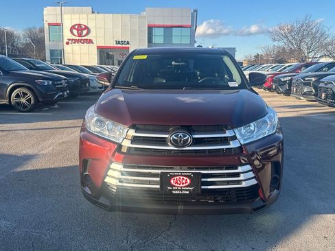 Used 2019 Toyota Highlander LE image 2