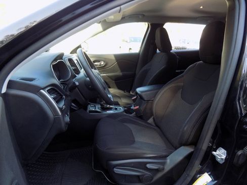 Used 2019 Jeep Cherokee Latitude w/ Popular Appearance Group image 34