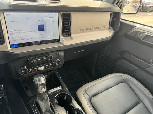 Used 2025 Ford Bronco Outer Banks image 23