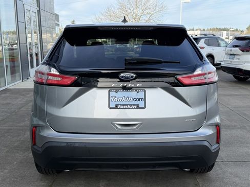 Used 2024 Ford Edge SE image 6