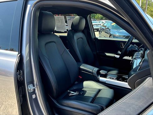 Used 2023 Mercedes-Benz GLB 250 4MATIC image 7