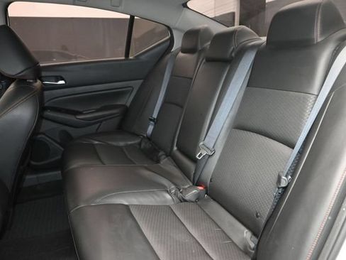 Used 2023 Nissan Altima 2.5 SR FWD image 11