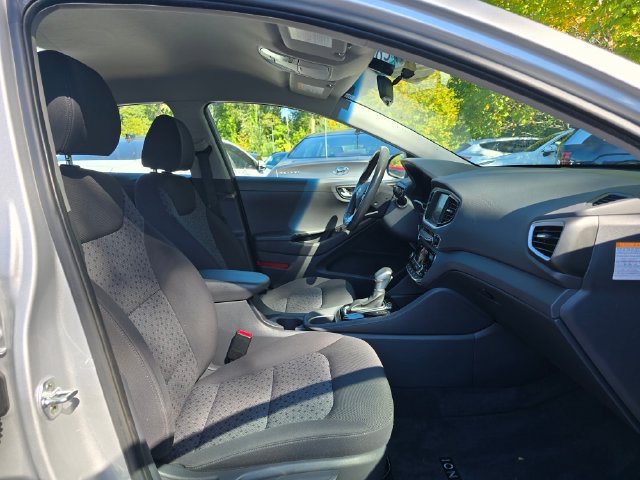 Used 2017 Hyundai Ioniq SEL FWD image 10