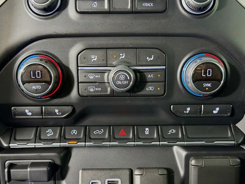 Used 2019 Chevrolet Silverado 1500 RST image 17