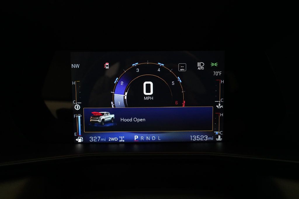Used 2023 Chevrolet Colorado LT AWD/4WD image 2