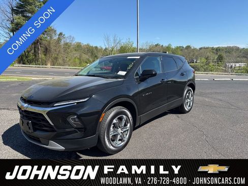 Used 2025 Chevrolet Blazer LT image 2