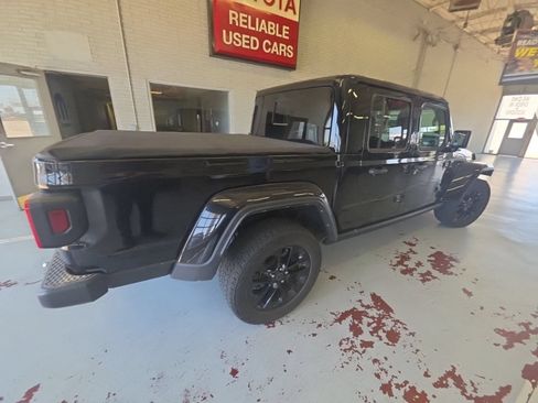 Used 2024 Jeep Gladiator Sport AWD/4WD image 4