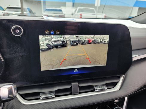 Used 2025 Chevrolet Equinox LT AWD/4WD image 17