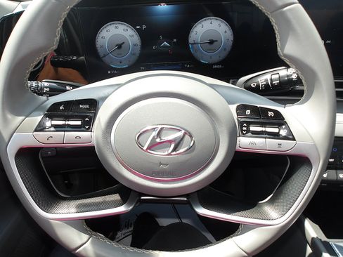 Used 2023 Hyundai Elantra SEL w/ Convenience Package FWD image 16