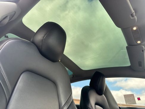Used 2018 Tesla Model 3 Long Range RWD image 16