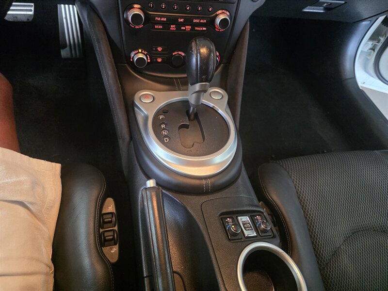 Used 2015 Nissan 370Z Touring Sport RWD image 19