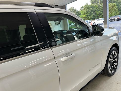Used 2025 Ford Expedition Max Platinum w/ Driver's Package AWD/4WD image 10