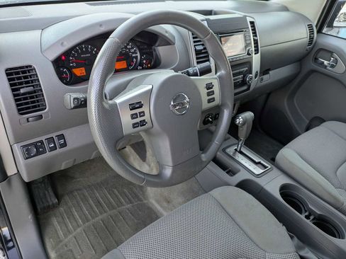 Used 2016 Nissan Frontier SV image 2