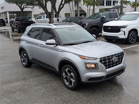 Used 2023 Hyundai Venue SEL w/ Cargo Package image 2