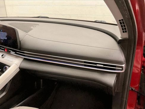 Used 2023 Hyundai Elantra Limited image 12