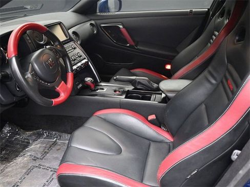 Used 2015 Nissan GT-R Black Edition image 13