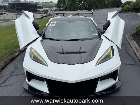 Used 2023 Chevrolet Corvette Stingray Preferred Conv w/ Z51 Performance Package RWD image 5