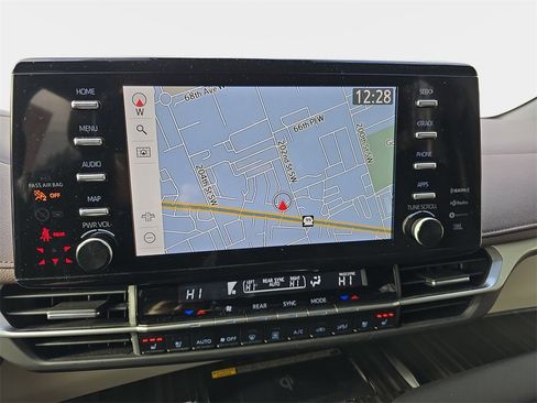 Used 2024 Toyota Sienna Platinum image 26