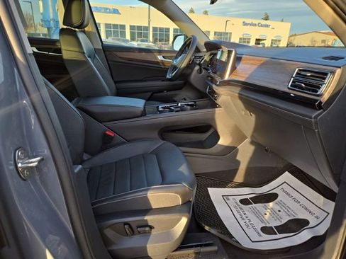 Used 2025 Volkswagen Atlas SEL image 35