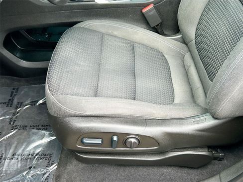 Used 2022 Chevrolet Bolt EUV LT w/ Comfort Package FWD image 18