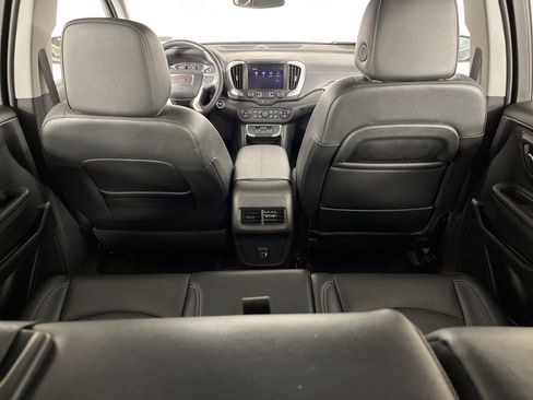 Used 2024 GMC Terrain SLT image 15