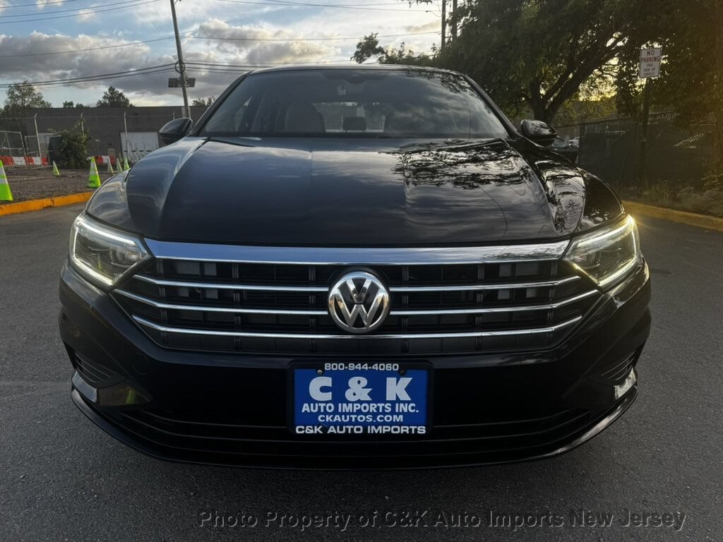 Used 2019 Volkswagen Jetta SEL w/ Cold Weather Package FWD image 9