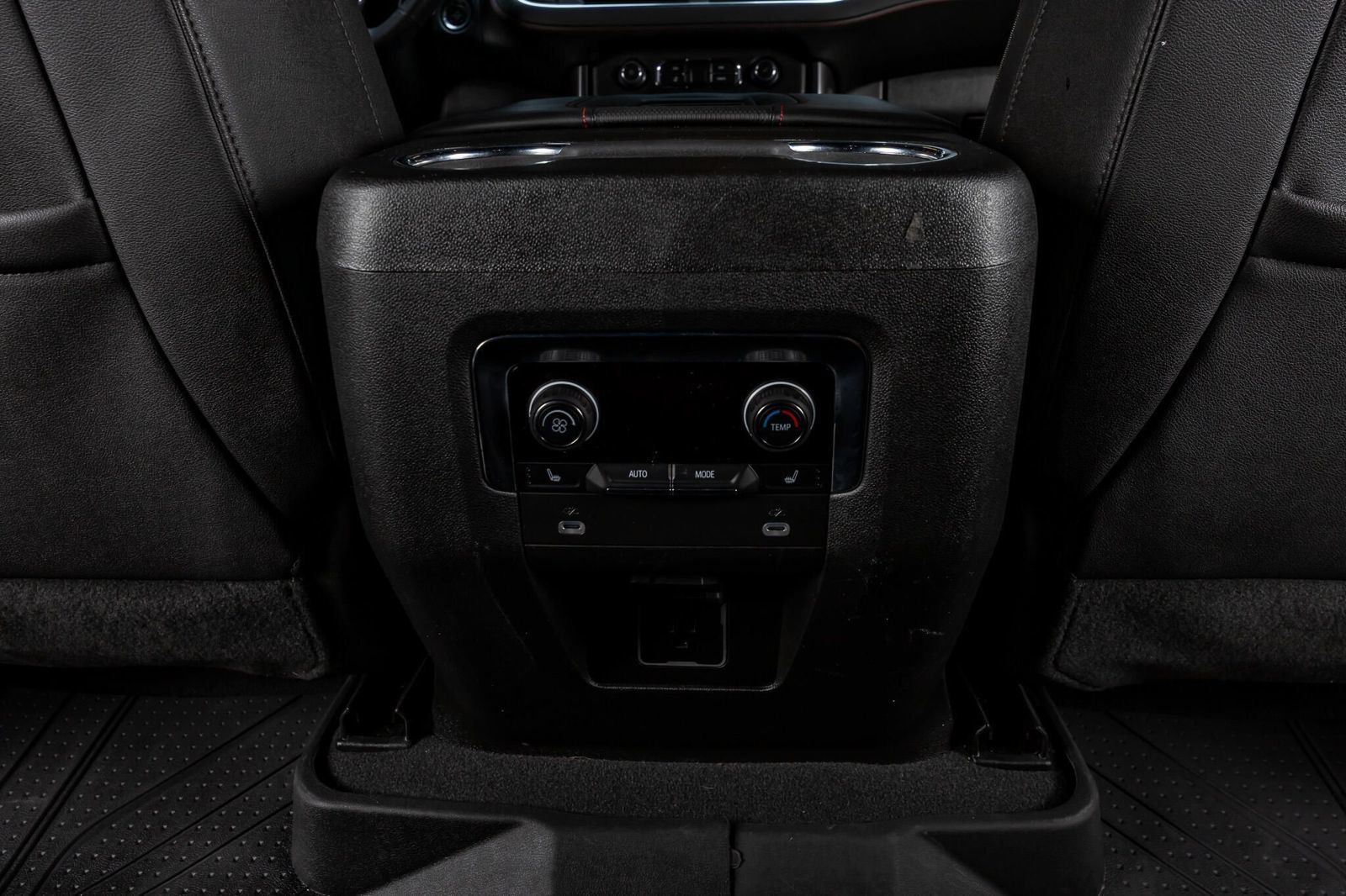 Used 2024 Chevrolet Tahoe RST w/ Luxury Package AWD/4WD image 28