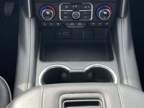 Used 2023 Chevrolet Suburban Premier image 16