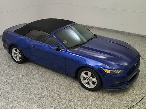 Used 2016 Ford Mustang Convertible RWD image 13
