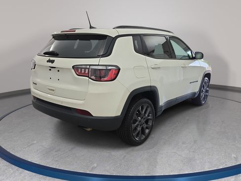 Used 2021 Jeep Compass Latitude w/ Sun and Sound Group AWD/4WD image 5