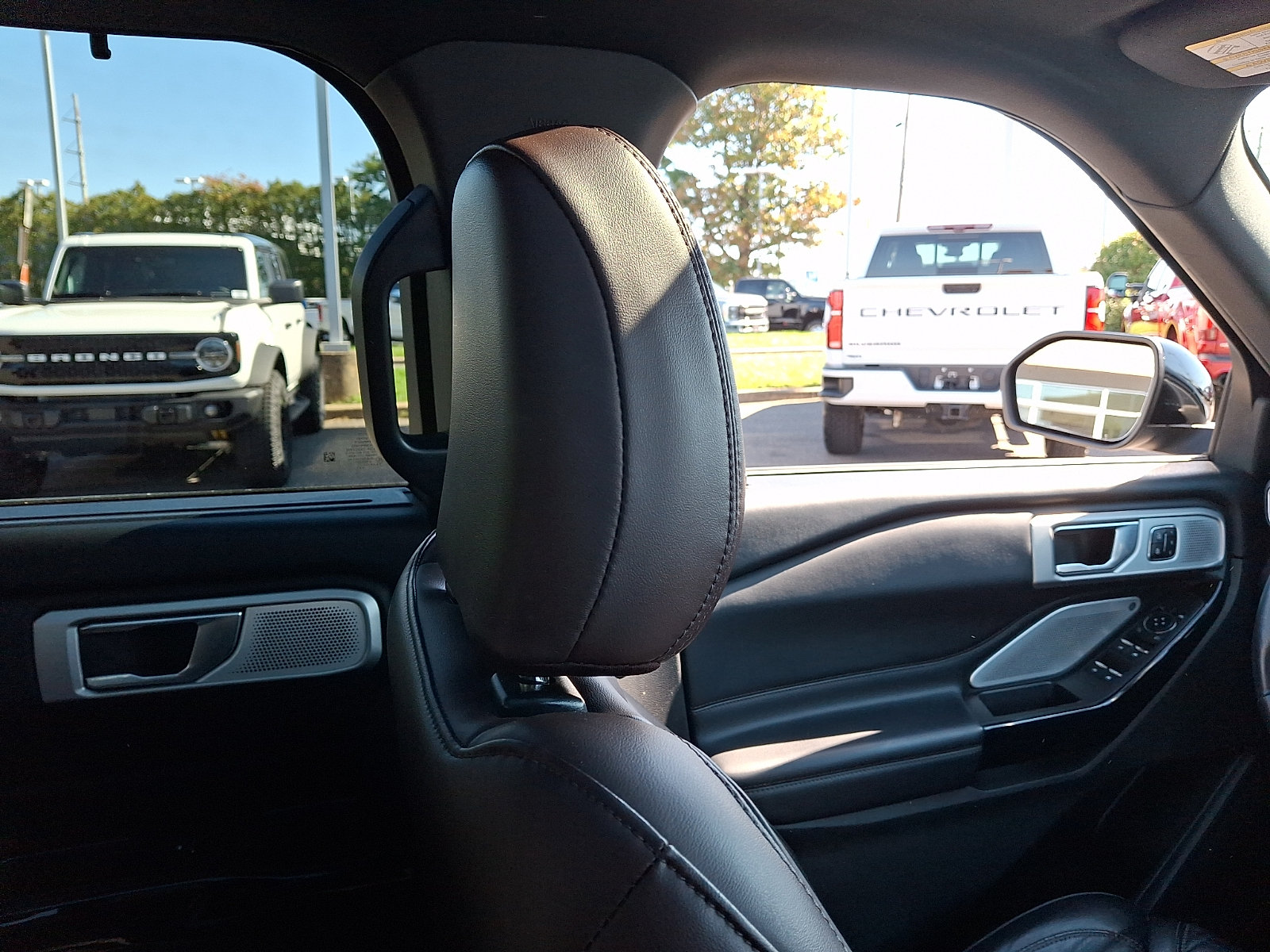 Certified 2023 Ford Explorer Platinum w/ Technology Package AWD/4WD image 13
