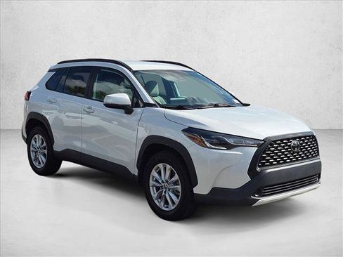 Used 2022 Toyota Corolla Cross LE FWD image 3