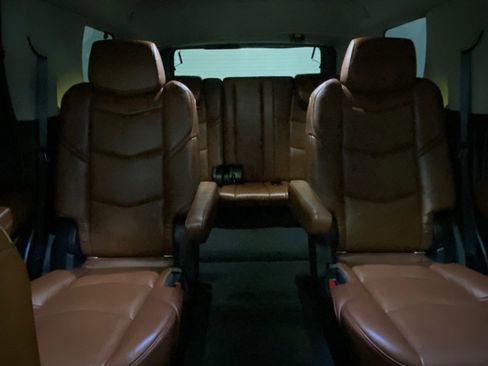 Used 2019 Cadillac Escalade Luxury image 39