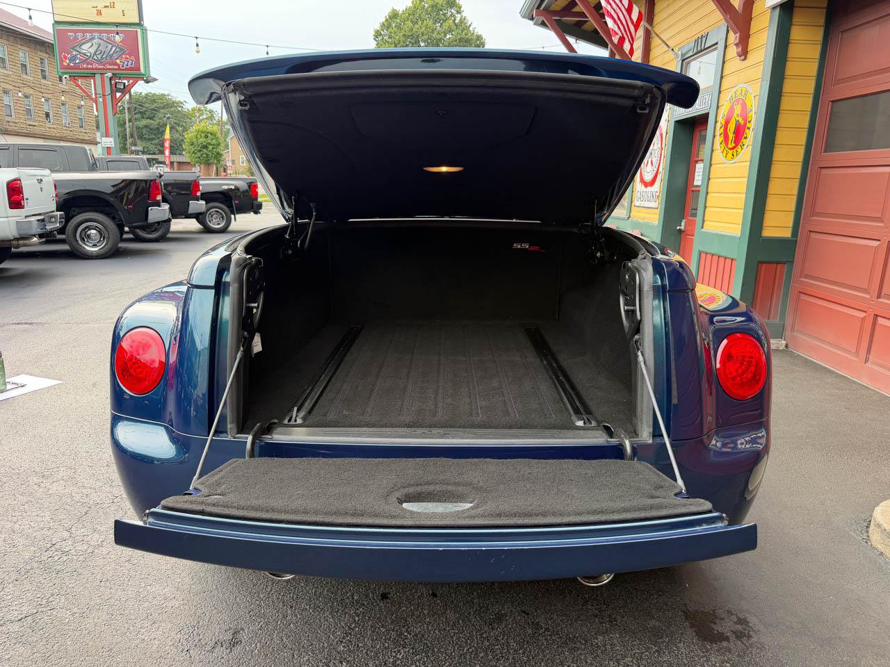 Used 2005 Chevrolet SSR w/ Preferred Equipment Group RWD image 33