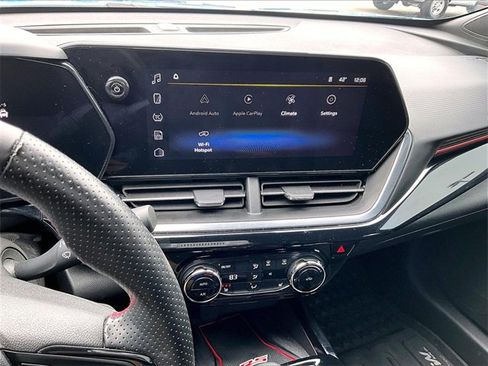 Used 2025 Chevrolet Trax RS w/ Sunroof Package image 18