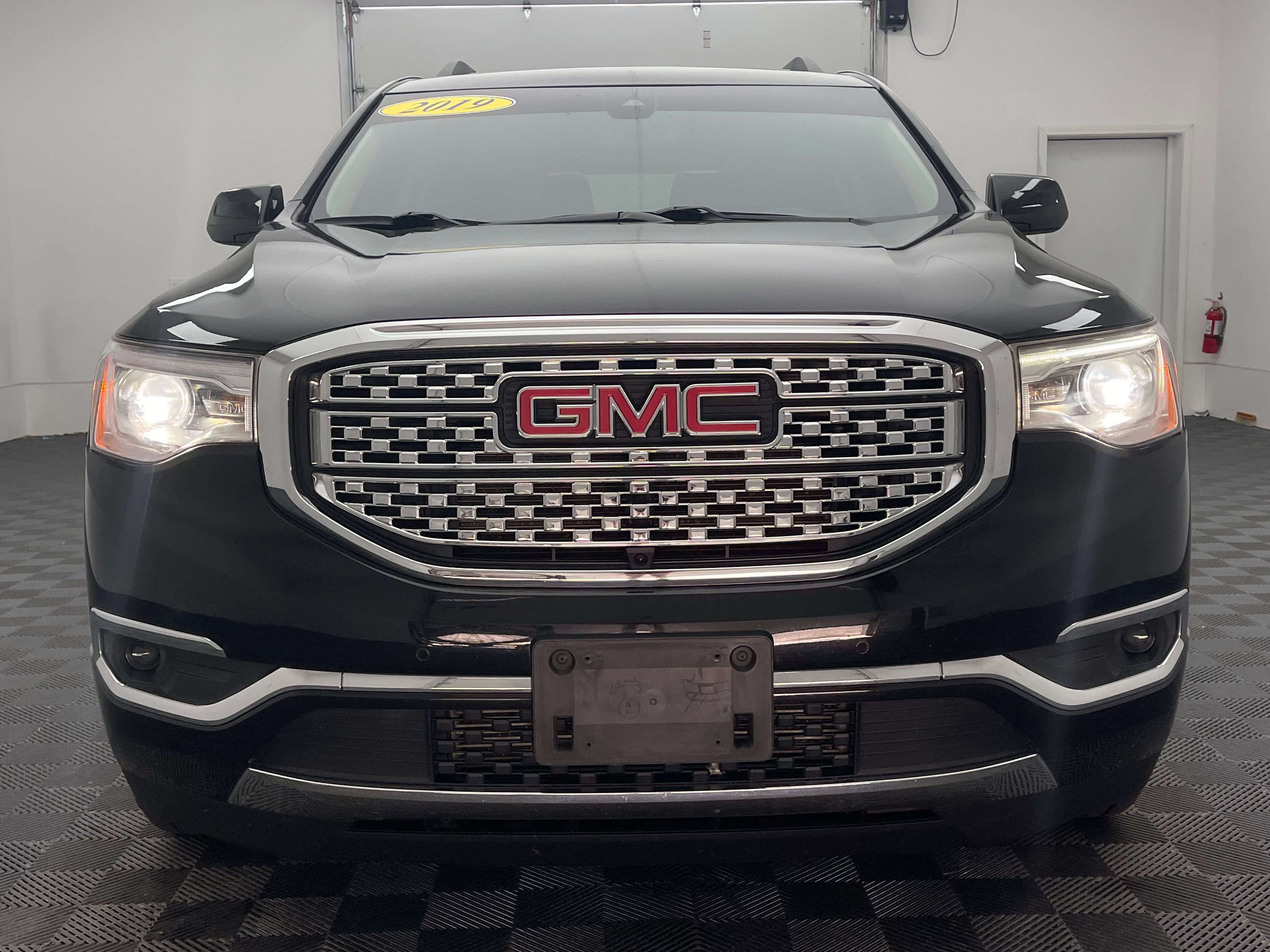 Used 2019 GMC Acadia Denali w/ Technology Package AWD/4WD image 13