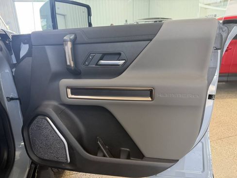 Used 2025 GMC Hummer EV 2X AWD/4WD image 47