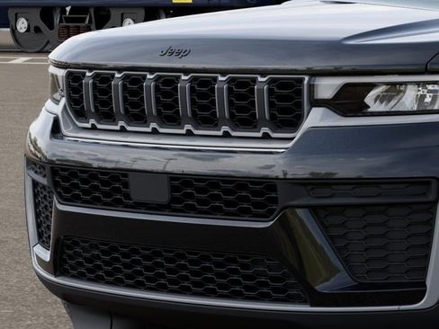 New 2026 Jeep Grand Cherokee Altitude RWD image 11